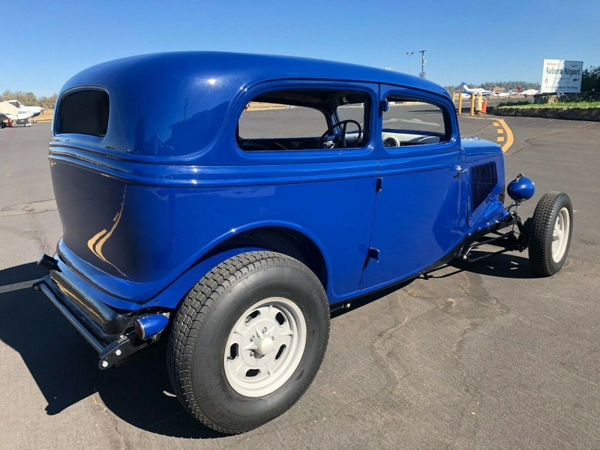 1933 Ford Model 40 Sedan