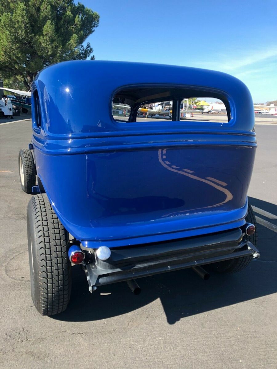 1933 Ford Model 40 Sedan