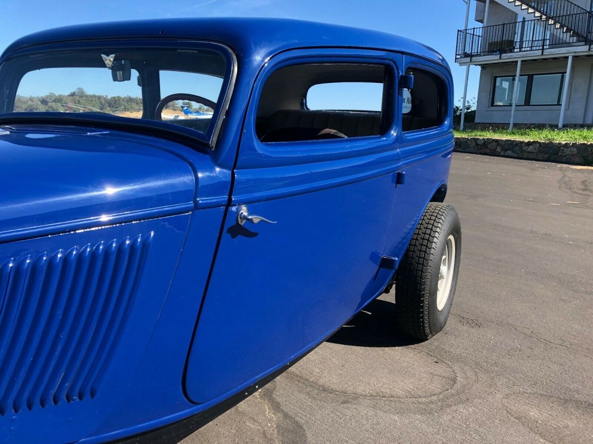 1933 Ford Model 40 Sedan