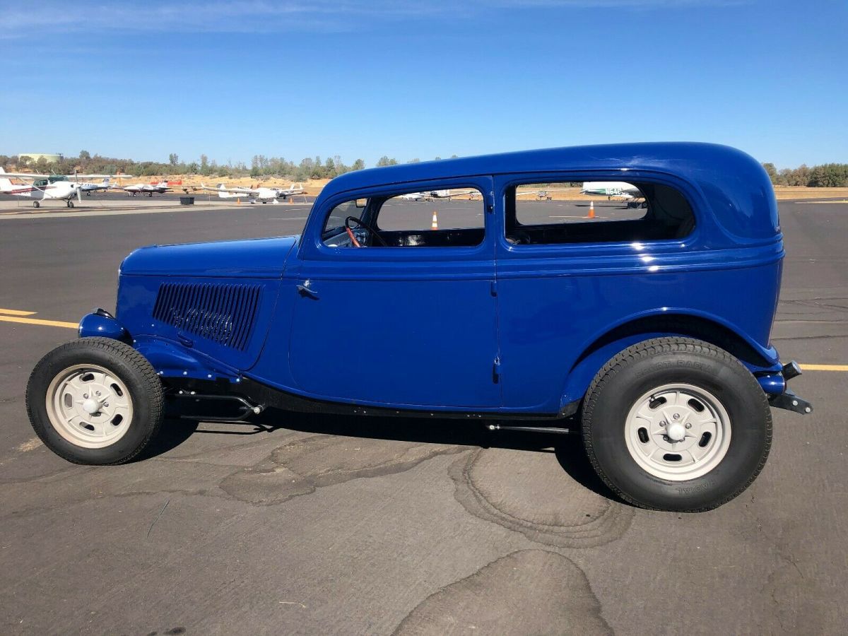 1933 Ford Model 40 Sedan
