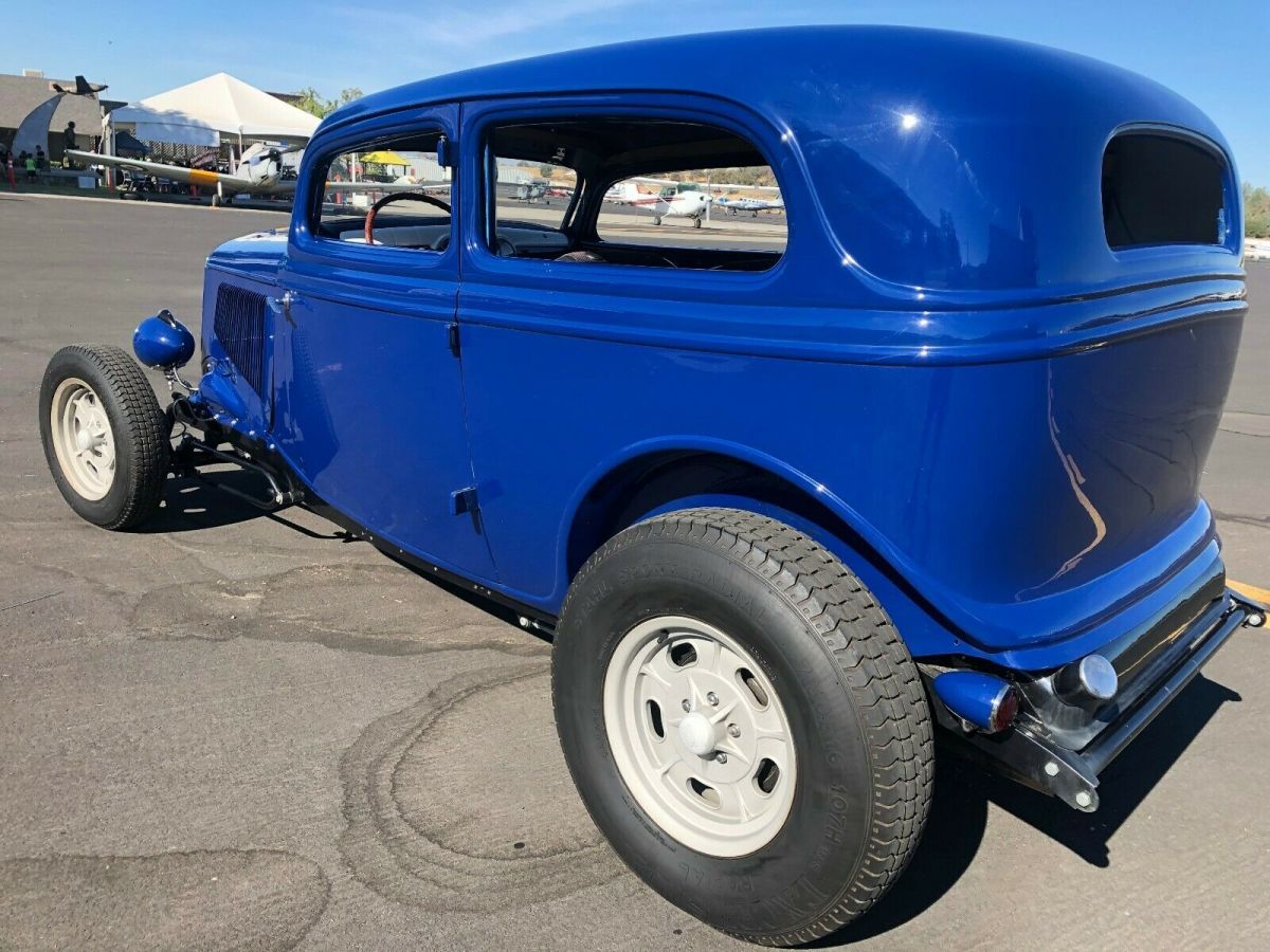 1933 Ford Model 40 Sedan