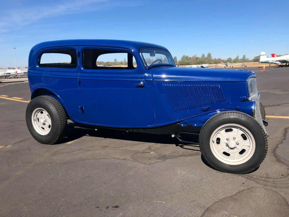 1933 Ford Model 40 Sedan