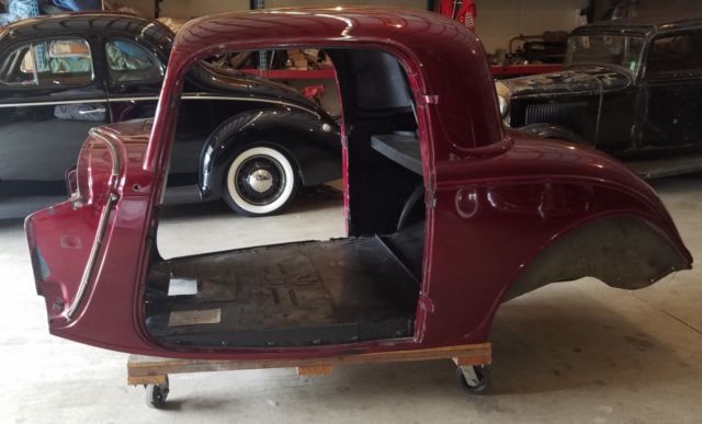 1933 Burgundy Ford Coupe - 3w Coupe