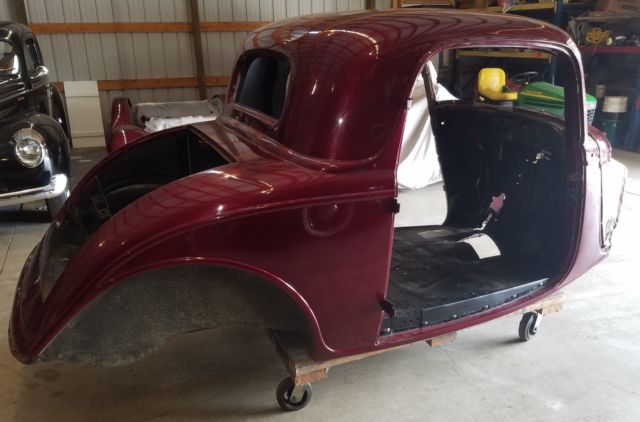 1933 Burgundy Ford Coupe - 3w Coupe