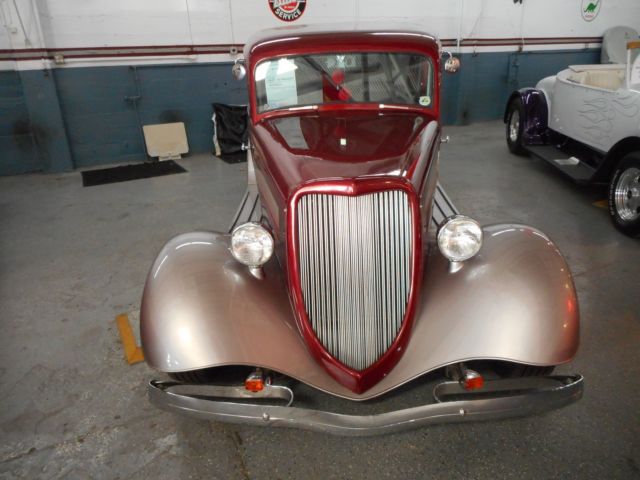 1933 Burgundy/Silver Ford Vicky Coupe