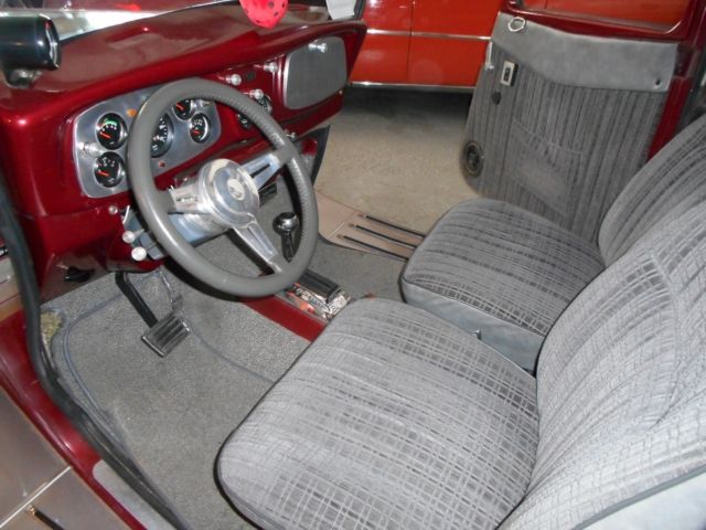 1933 Burgundy/Silver Ford Vicky Coupe
