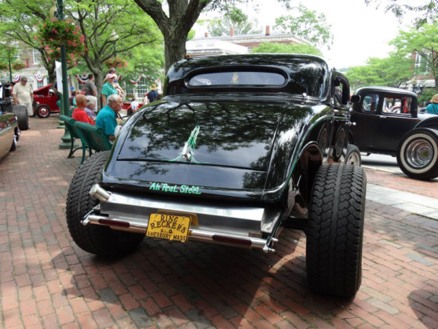 1933 Black Ford 5-window coupe