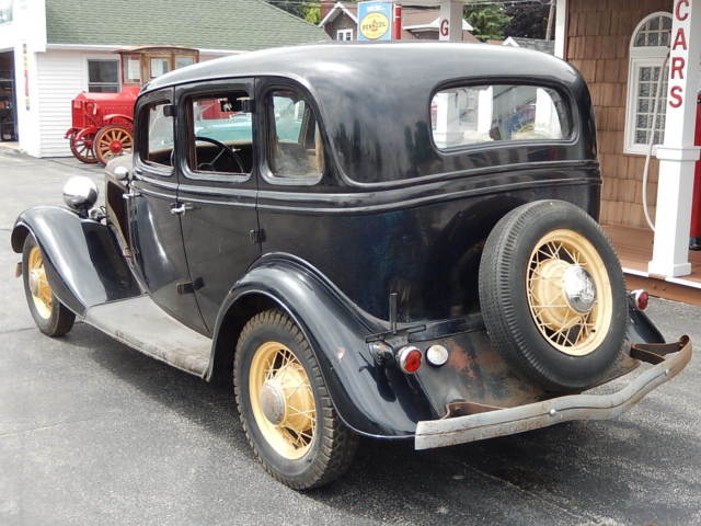 1934 Black Ford Model 40B Sedan