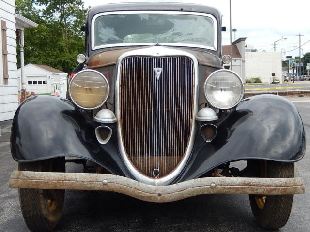 1934 Black Ford Model 40B Sedan