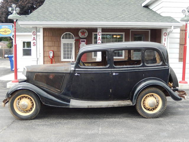 1934 Black Ford Model 40B Sedan