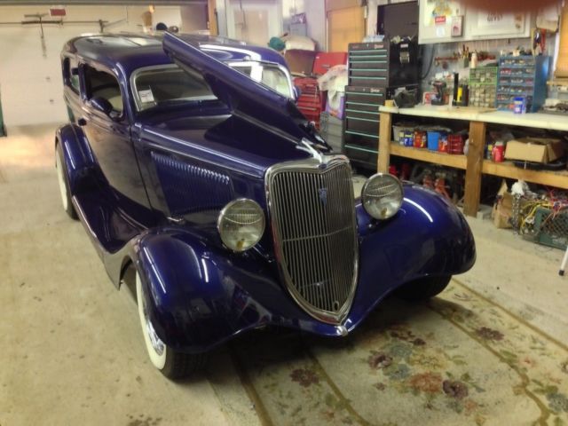1934 dark purple Ford Ford Sedan chopped