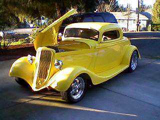 1934 black Ford 3w coupe
