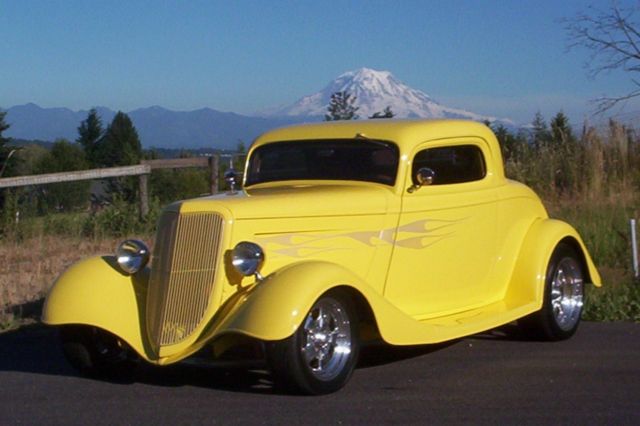 1934 black Ford 3w coupe