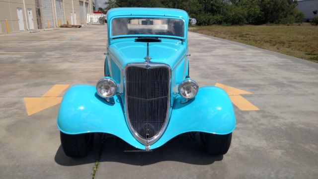 1934 Beautiful teal blue Ford Coupe 5 Window Coupe