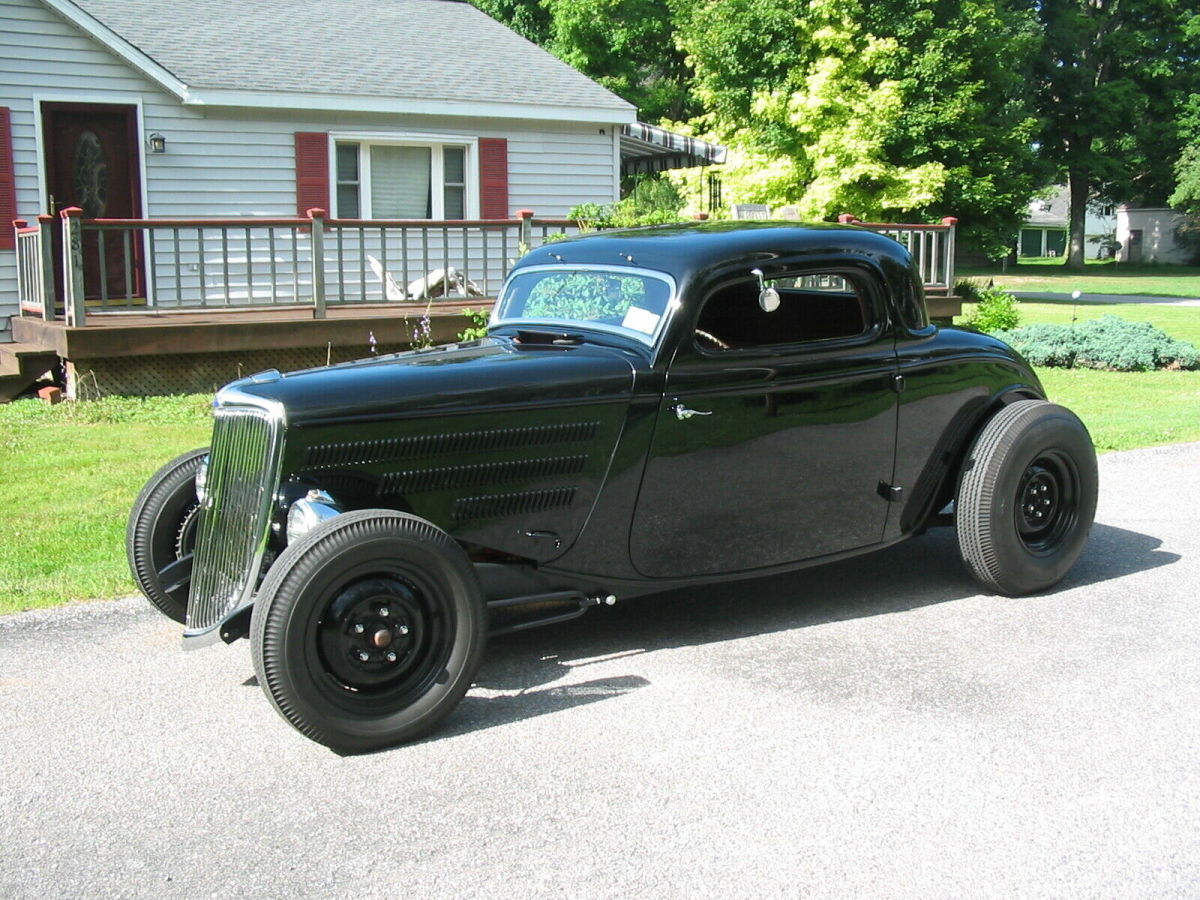 1934 Black Ford Model 40 coupe