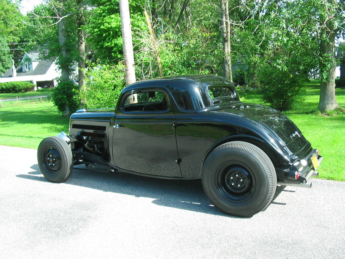 1934 Black Ford Model 40 coupe