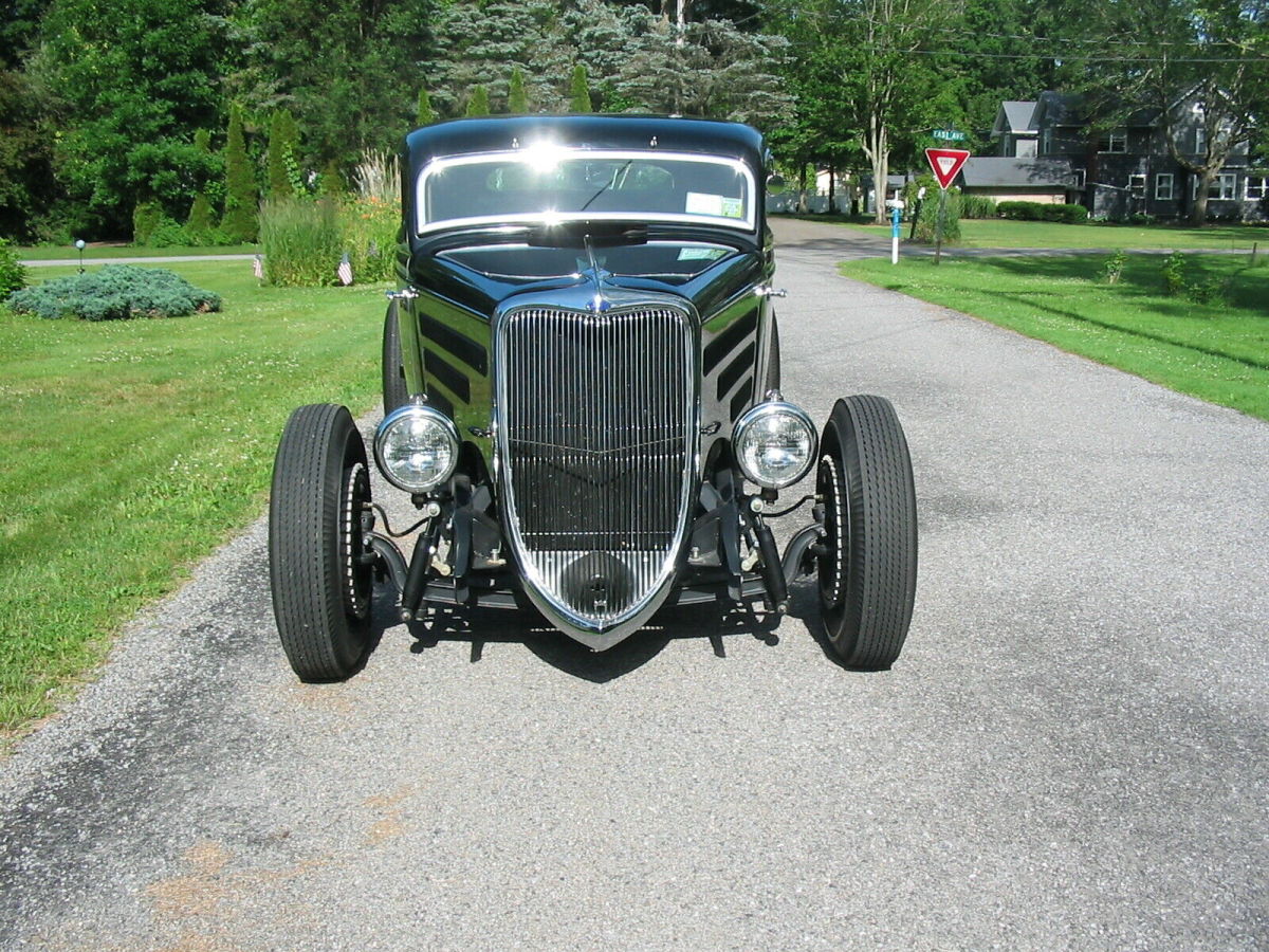 1934 Black Ford Model 40 coupe