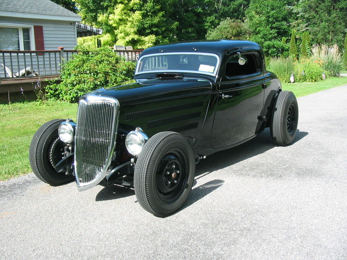 1934 Black Ford Model 40 coupe