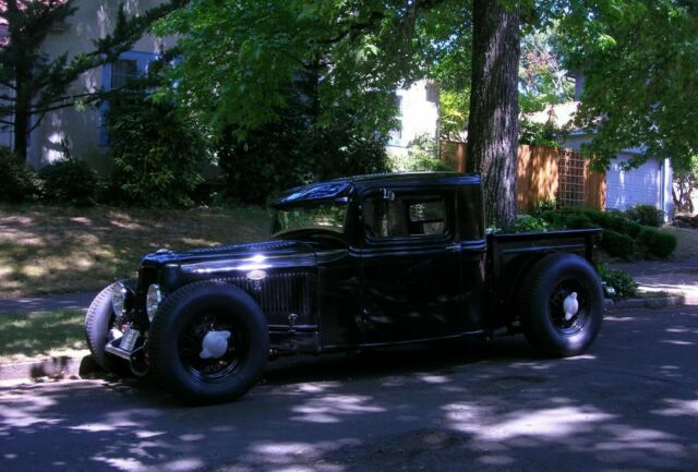 1934 Black Ford Hot Rod Cab & Chassis