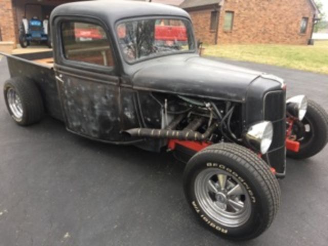 1935 Black Ford TRUCK