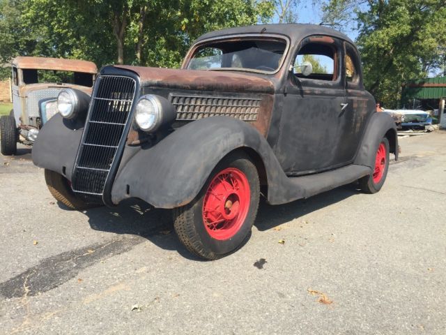 1935 Ford Coupe 5 window
