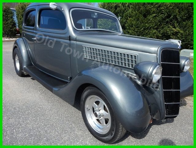 1935 Teal Ford Sedan Delivery