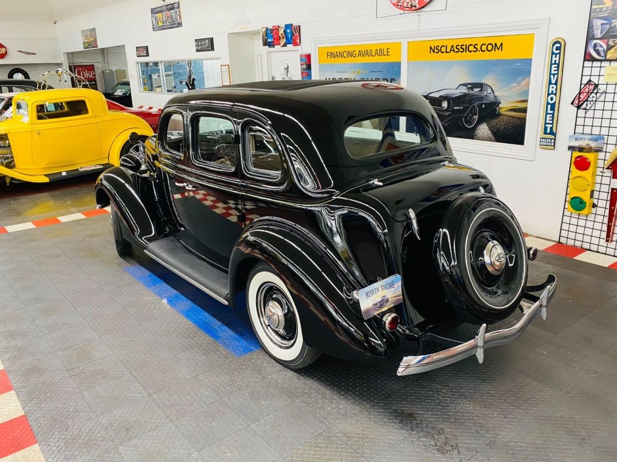 1936 Black Ford Deluxe --