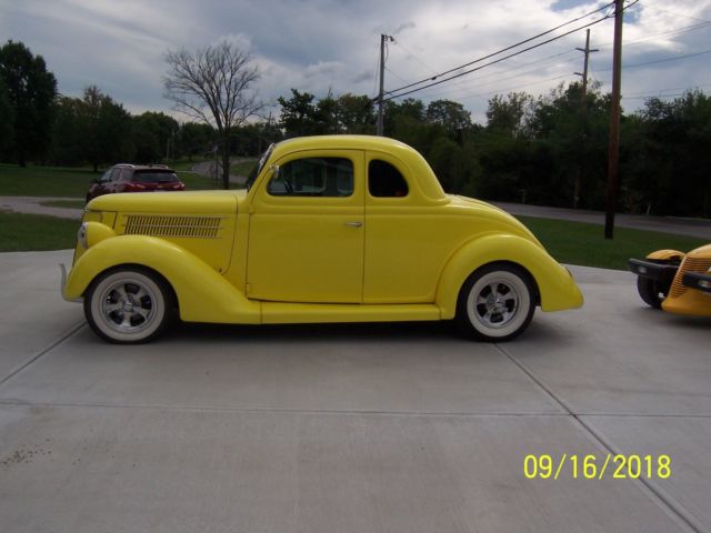 1936 Blue Ford 2 dr sedan