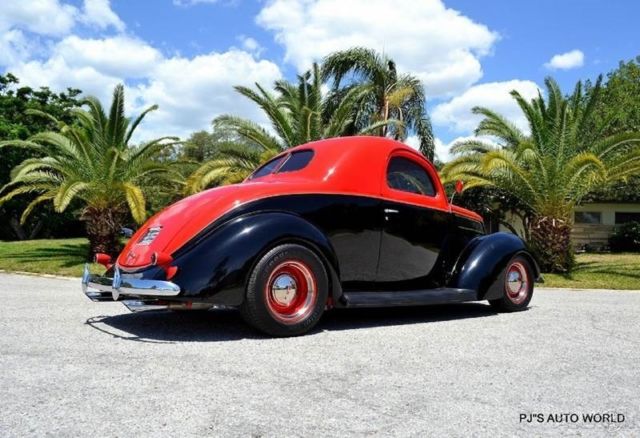 1937 Red Ford COUPE