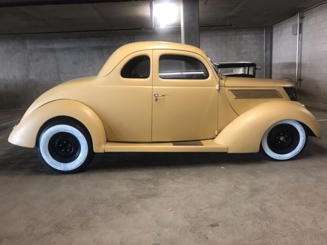 1937 Ford Coupe Coupe