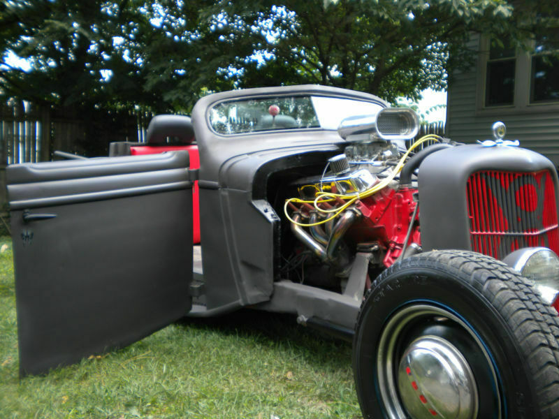 1937 black Ford Pickup Roadster PU