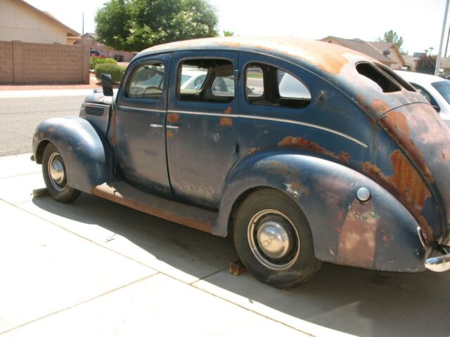 1938 Ford Super Deluxe Sedan