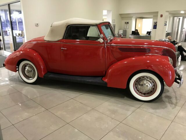 1938 Red Ford cabriolet