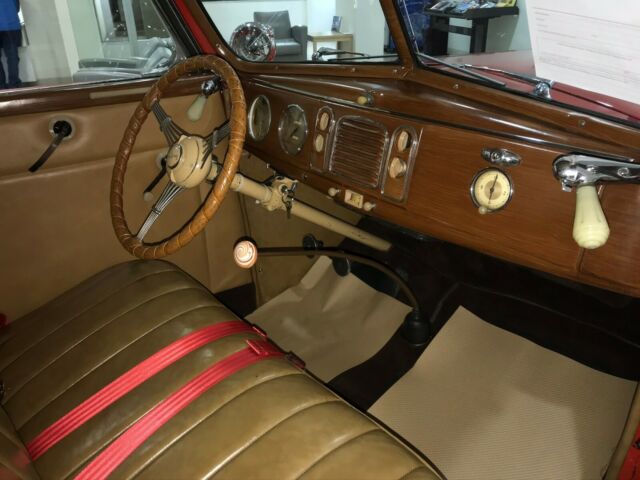 1938 Red Ford cabriolet