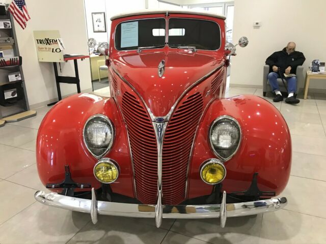 1938 Red Ford cabriolet