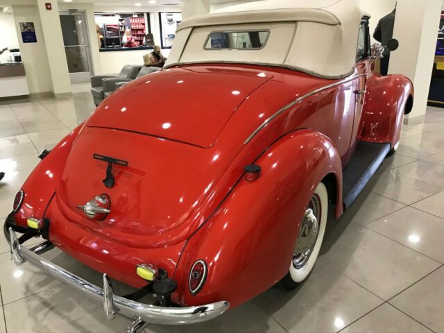 1938 Red Ford cabriolet
