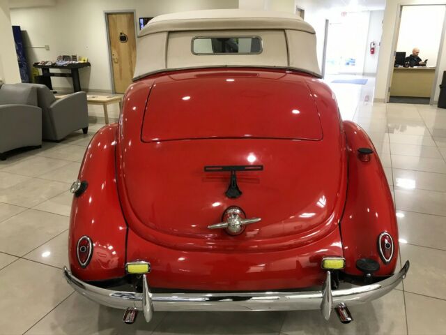 1938 Red Ford cabriolet