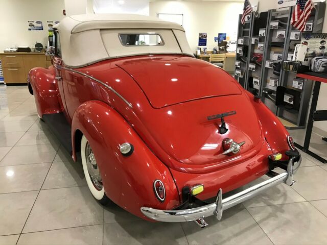 1938 Red Ford cabriolet
