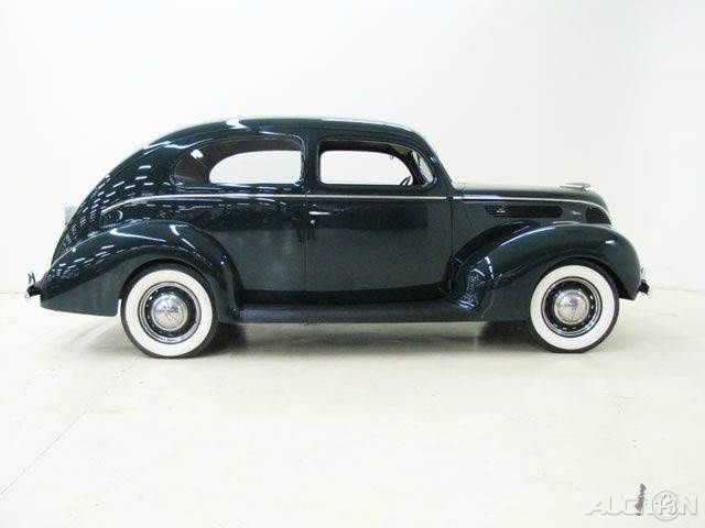 1938 Green Ford Deluxe Tudor