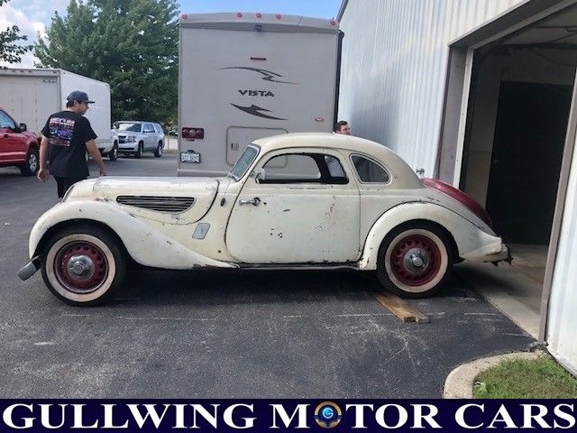 1939 White BMW 3-Series