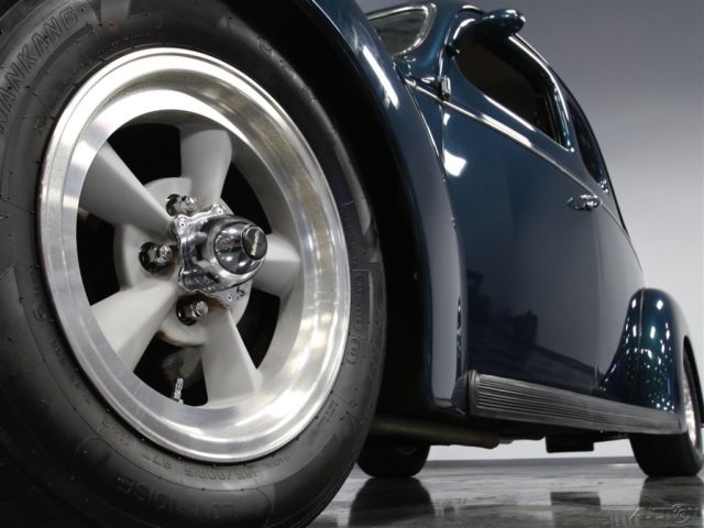 1939 Green Ford Deluxe