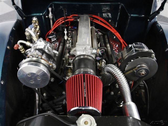 1939 Green Ford Deluxe