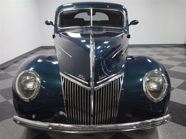 1939 Green Ford Deluxe