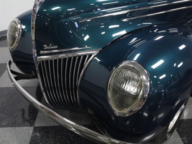 1939 Green Ford Deluxe