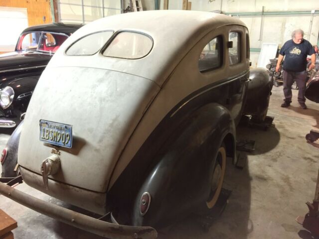 1939 Ford Sedan Deluxe