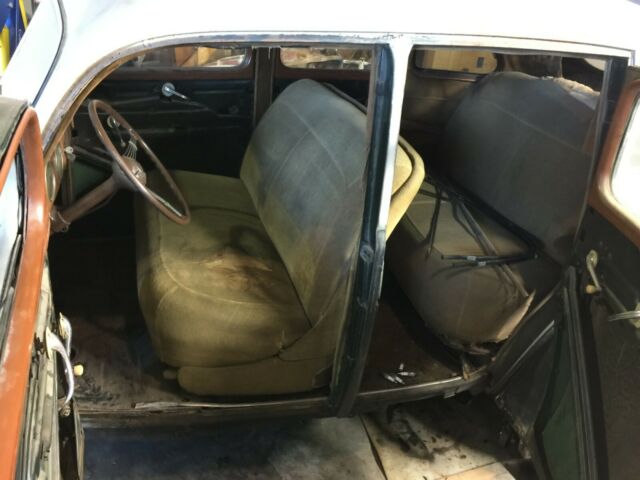 1939 Ford Sedan Deluxe