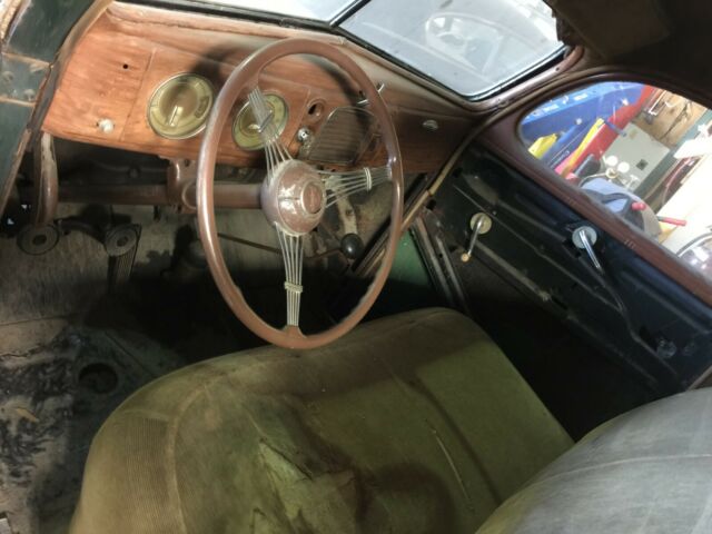 1939 Ford Sedan Deluxe