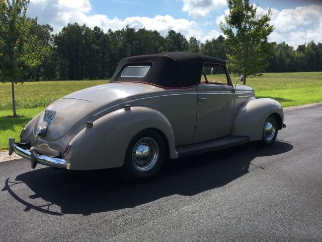 1939 Brown Ford Deluxe Convertible