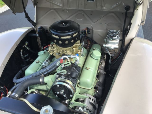 1939 Brown Ford Deluxe Convertible