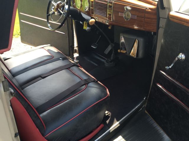 1939 Brown Ford Deluxe Convertible